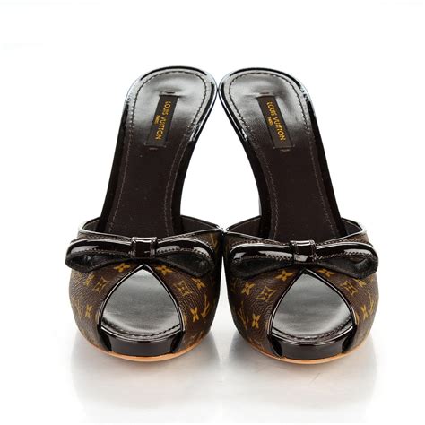 louis vuitton mules slides.